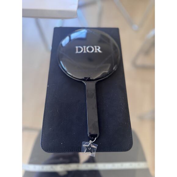 Brand New Gift-of-Purchase Dior Beauty Quilted Hand Mirror with Protective Case - Picture 2 of 3